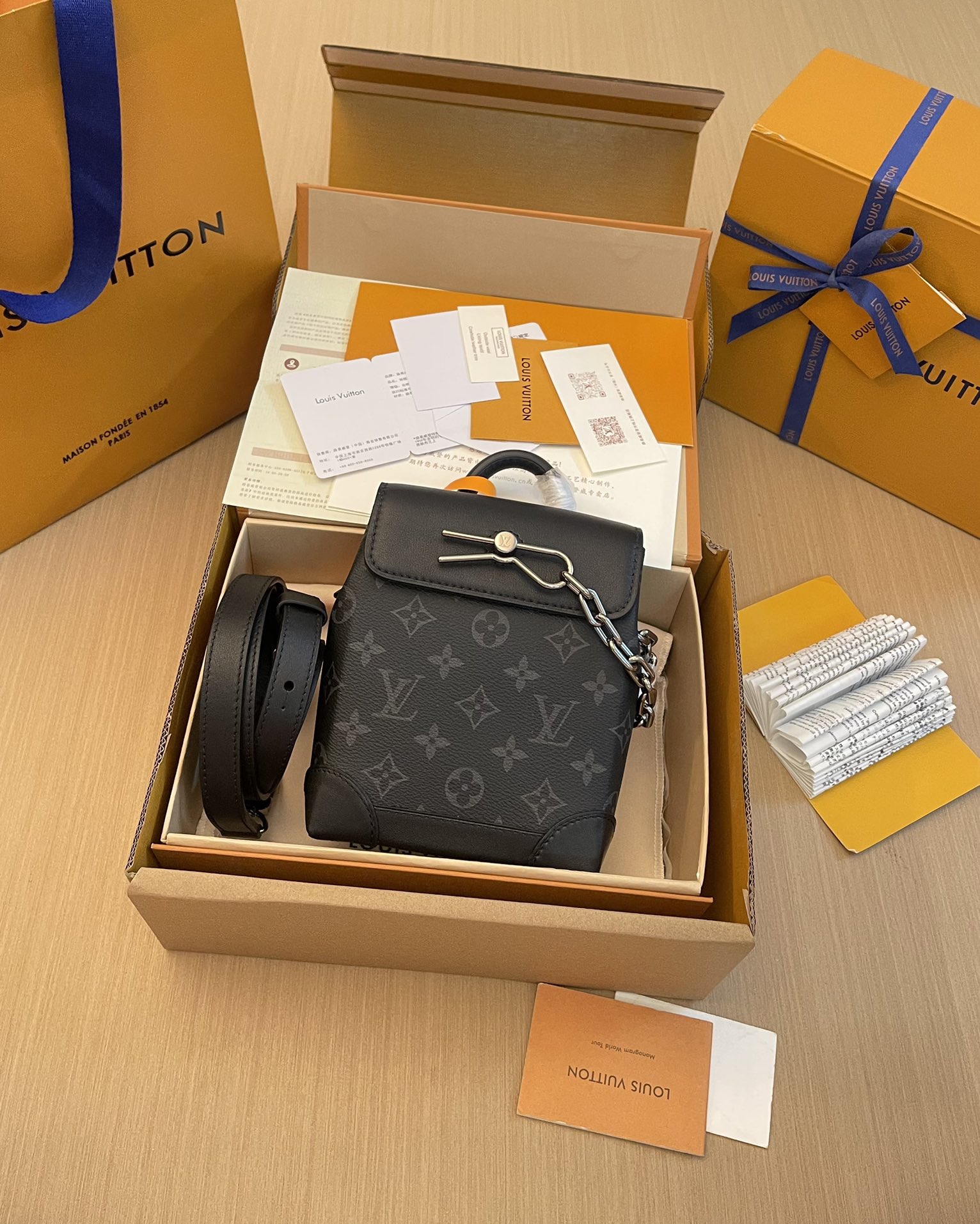 women L*ouis V*uitton Top Bag M82774