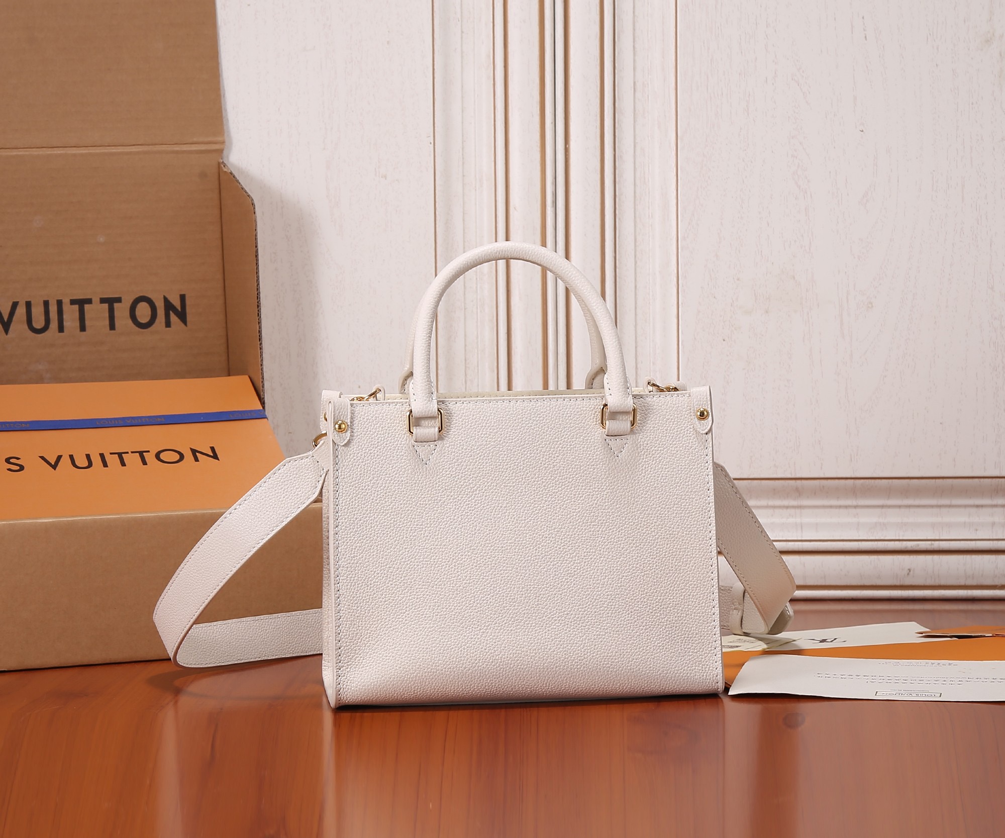women L*ouis V*uitton Top Bag M23637