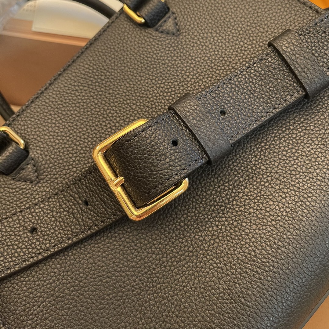 women L*ouis V*uitton Top Bag M22311