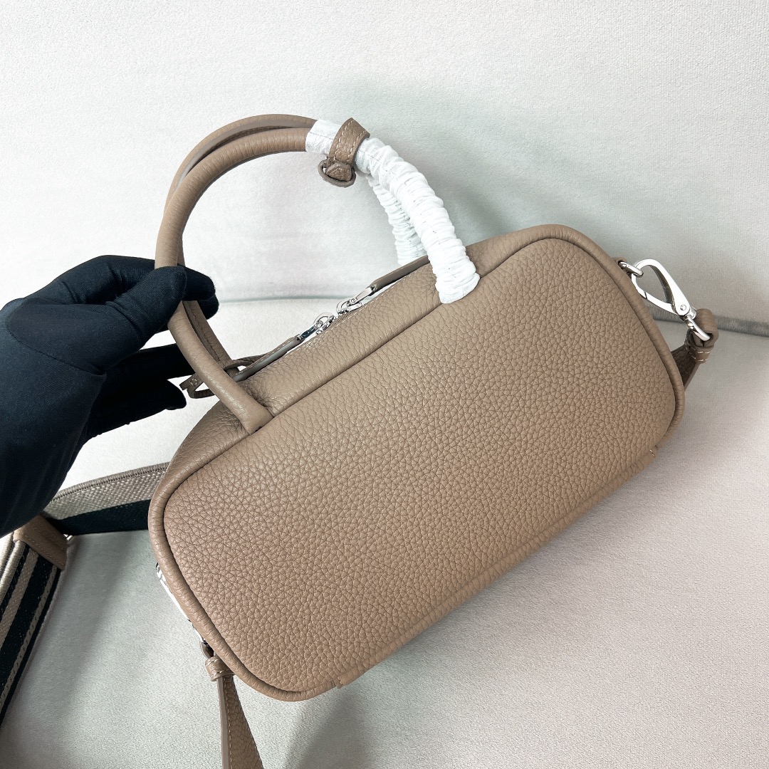 P*rada Bag Top Quality