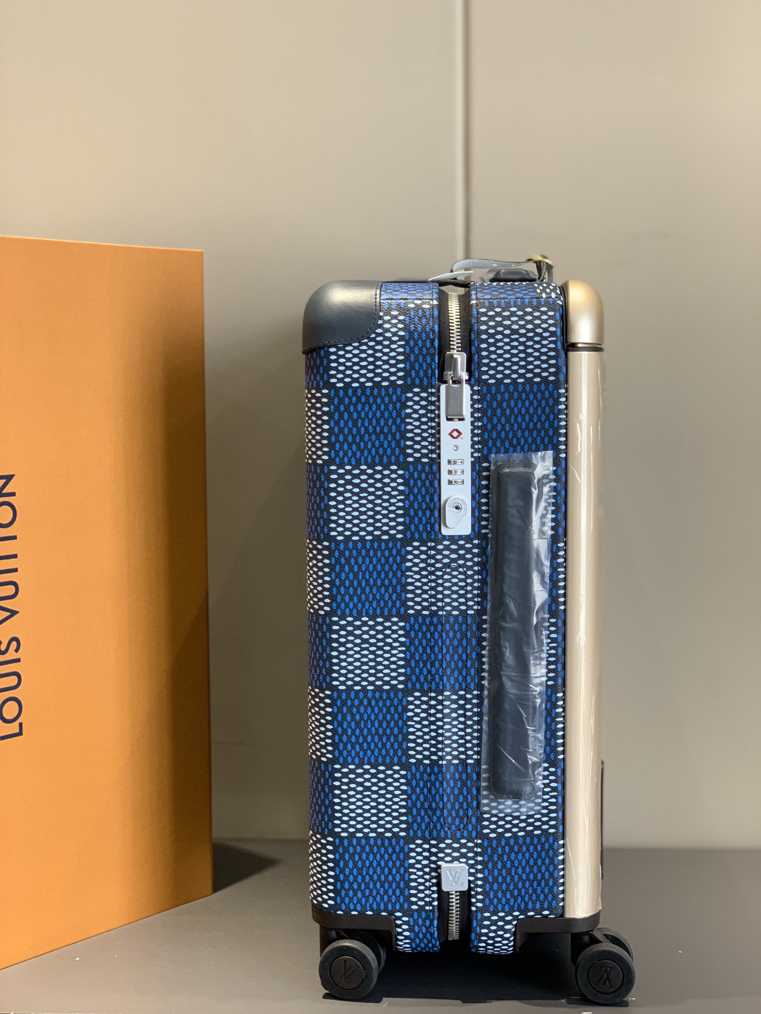 L*ouis V*uitton Luggage