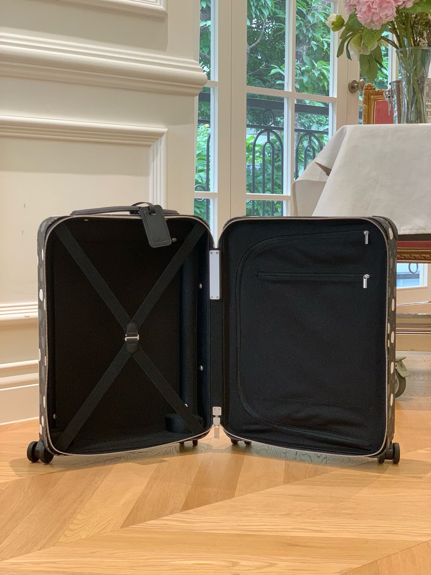 L*ouis V*uitton Luggage