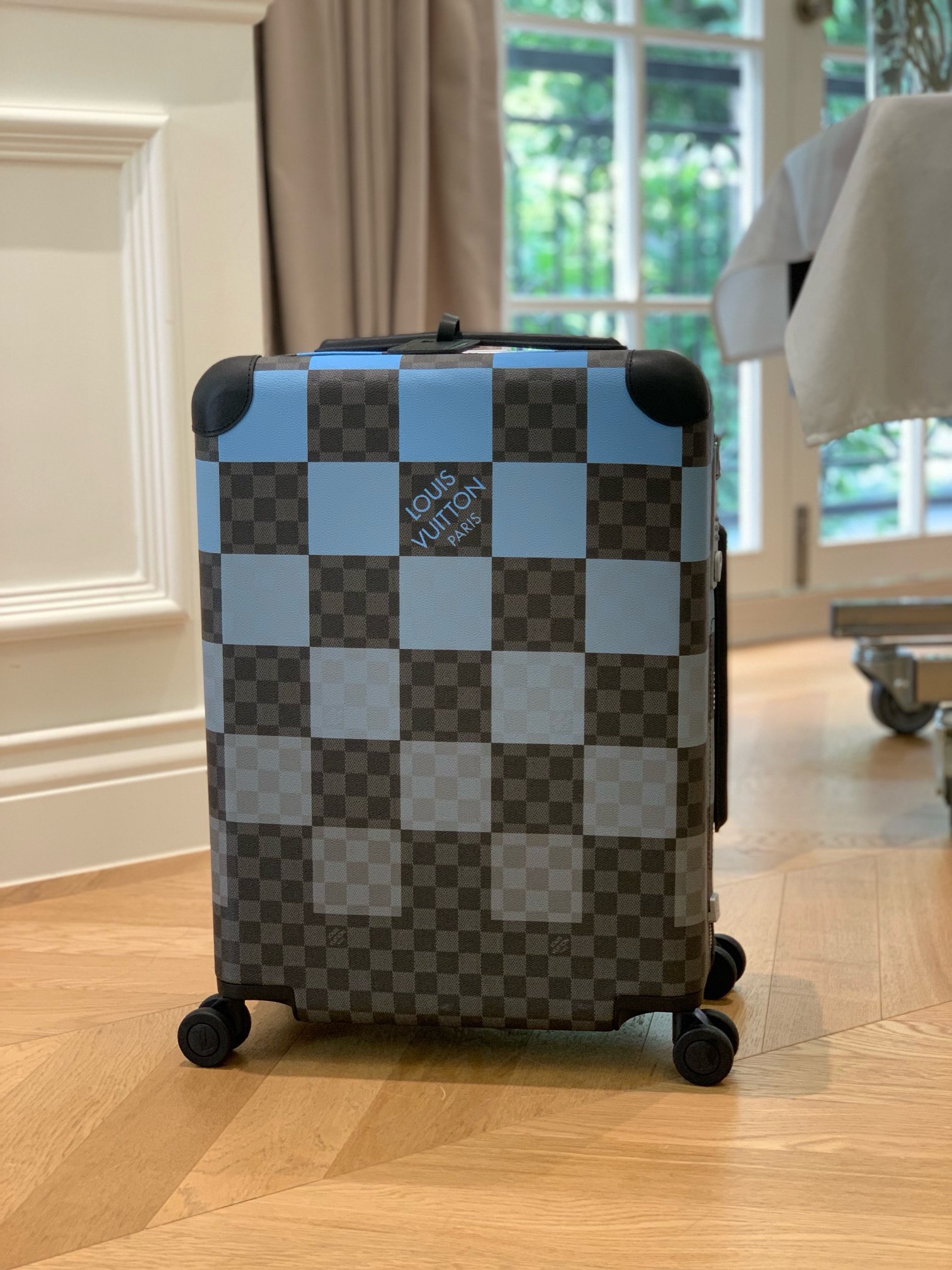 L*ouis V*uitton Luggage