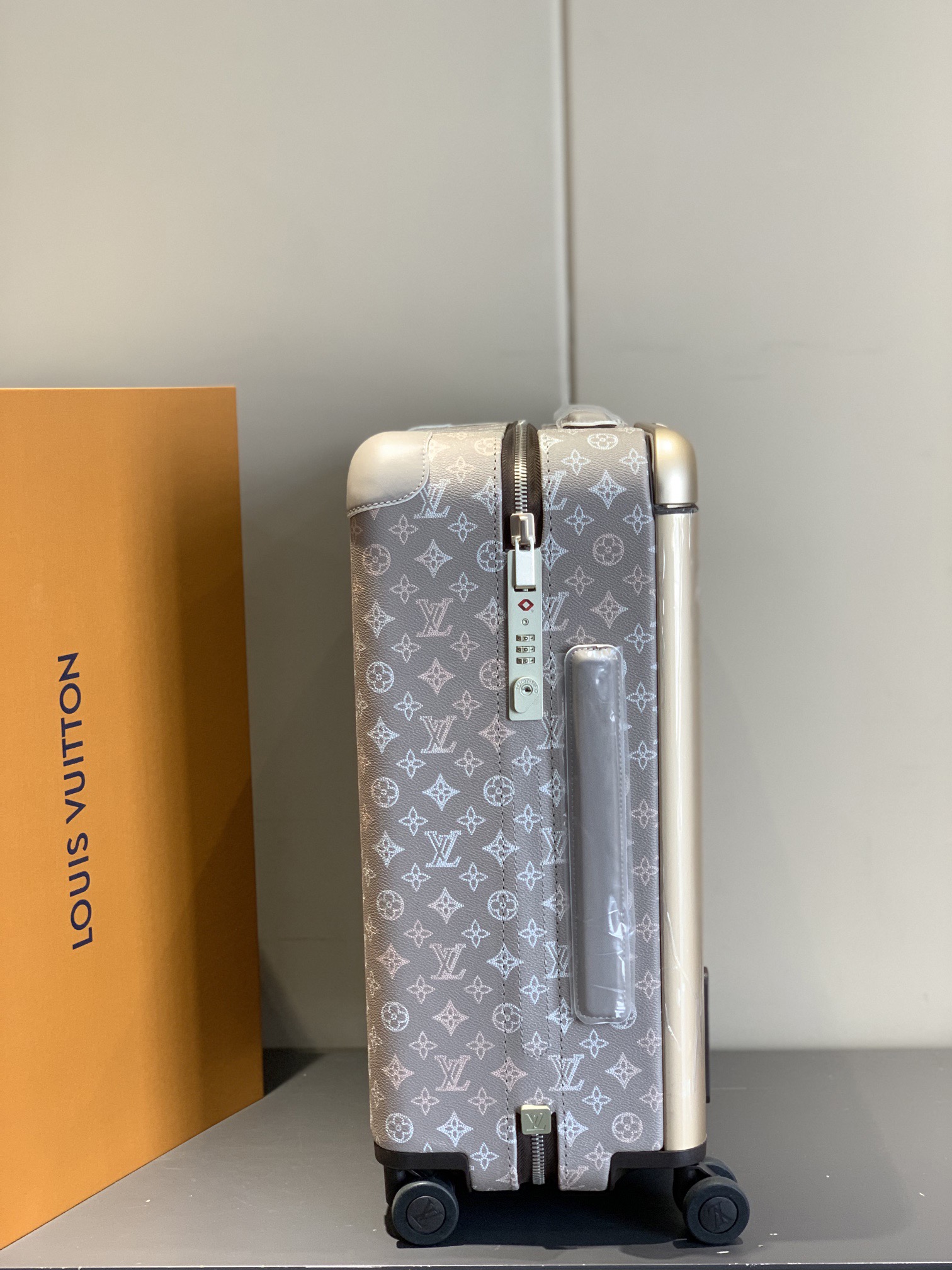 L*ouis V*uitton Luggage