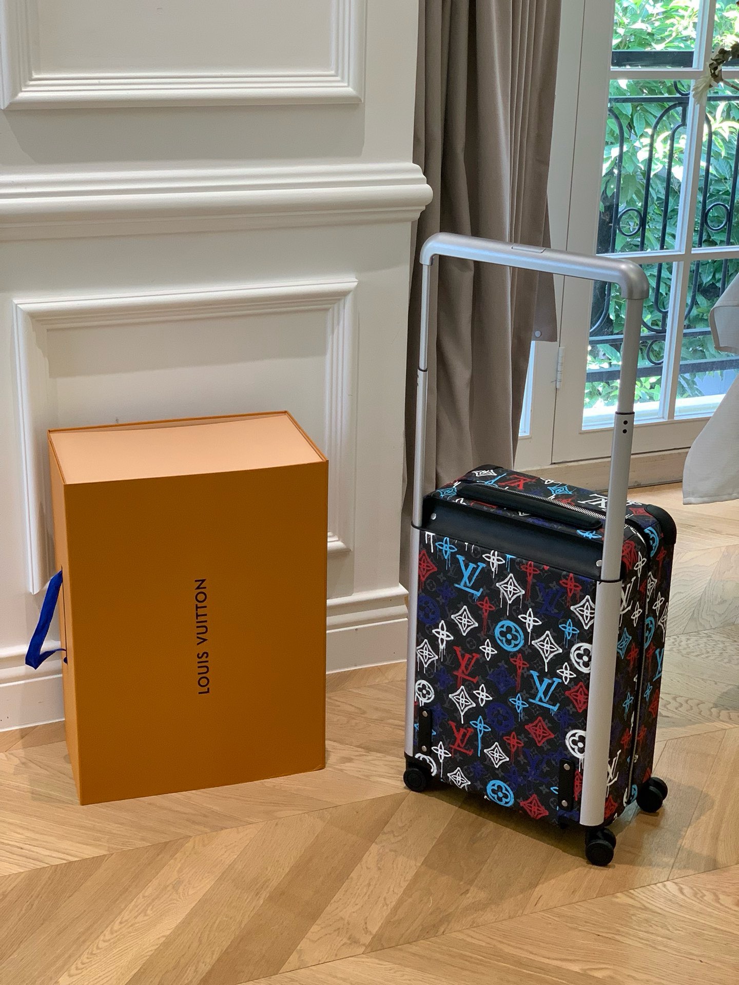 L*ouis V*uitton Luggage