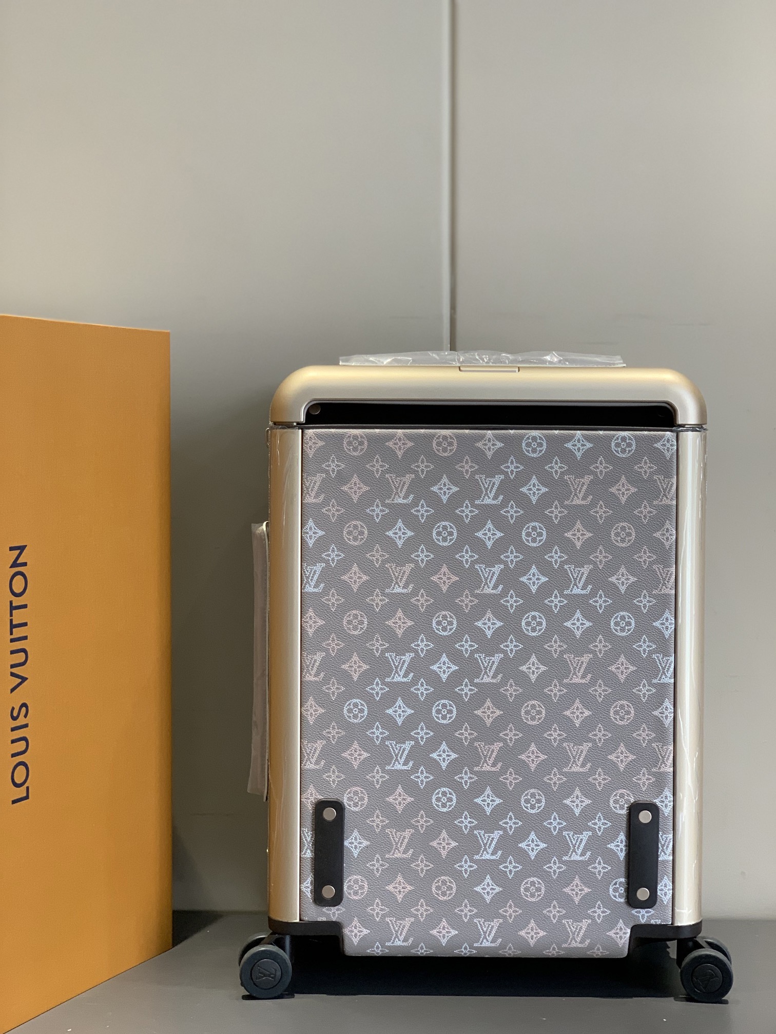 L*ouis V*uitton Luggage