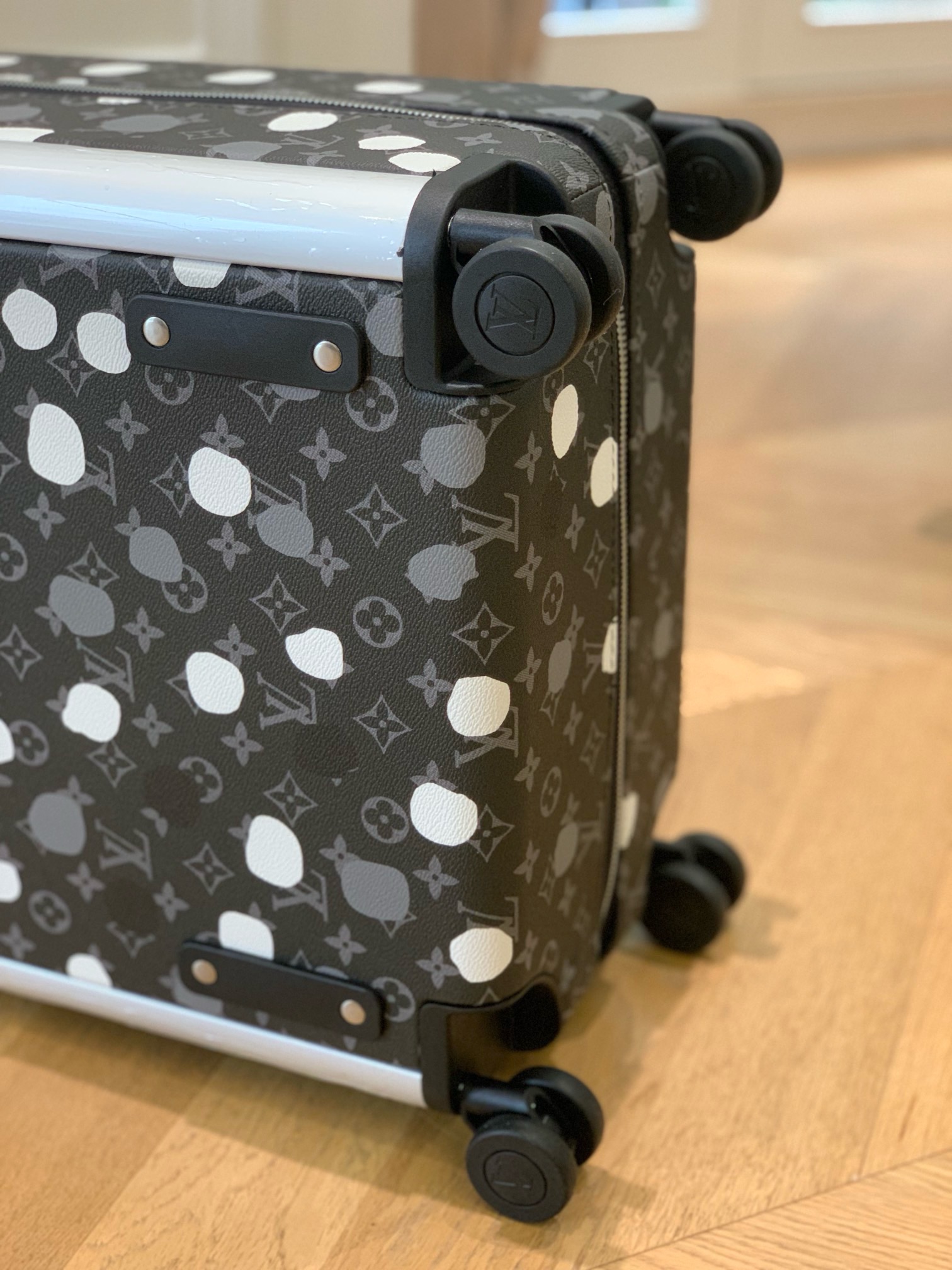 L*ouis V*uitton Luggage