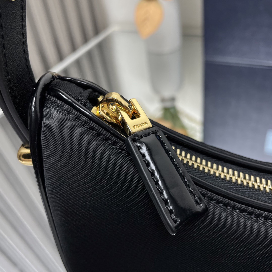 P*rada Bag Top Quality