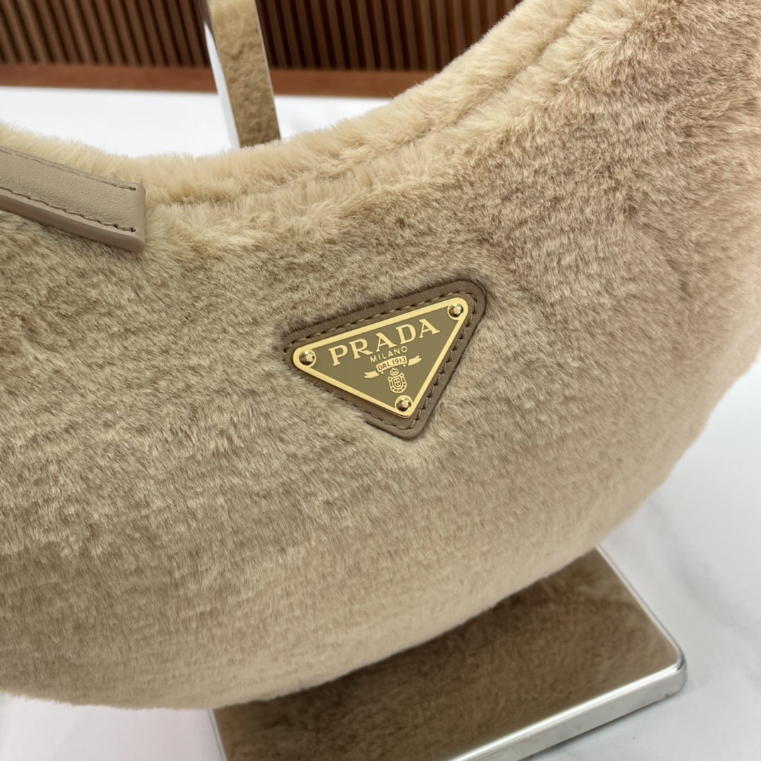 P*rada Bag Top Quality