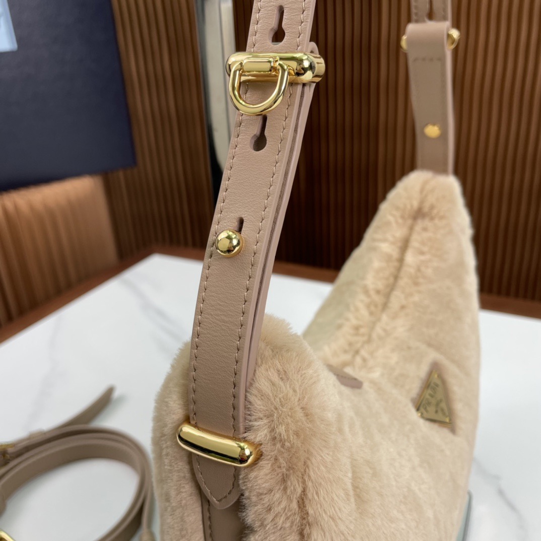 P*rada Bag Top Quality