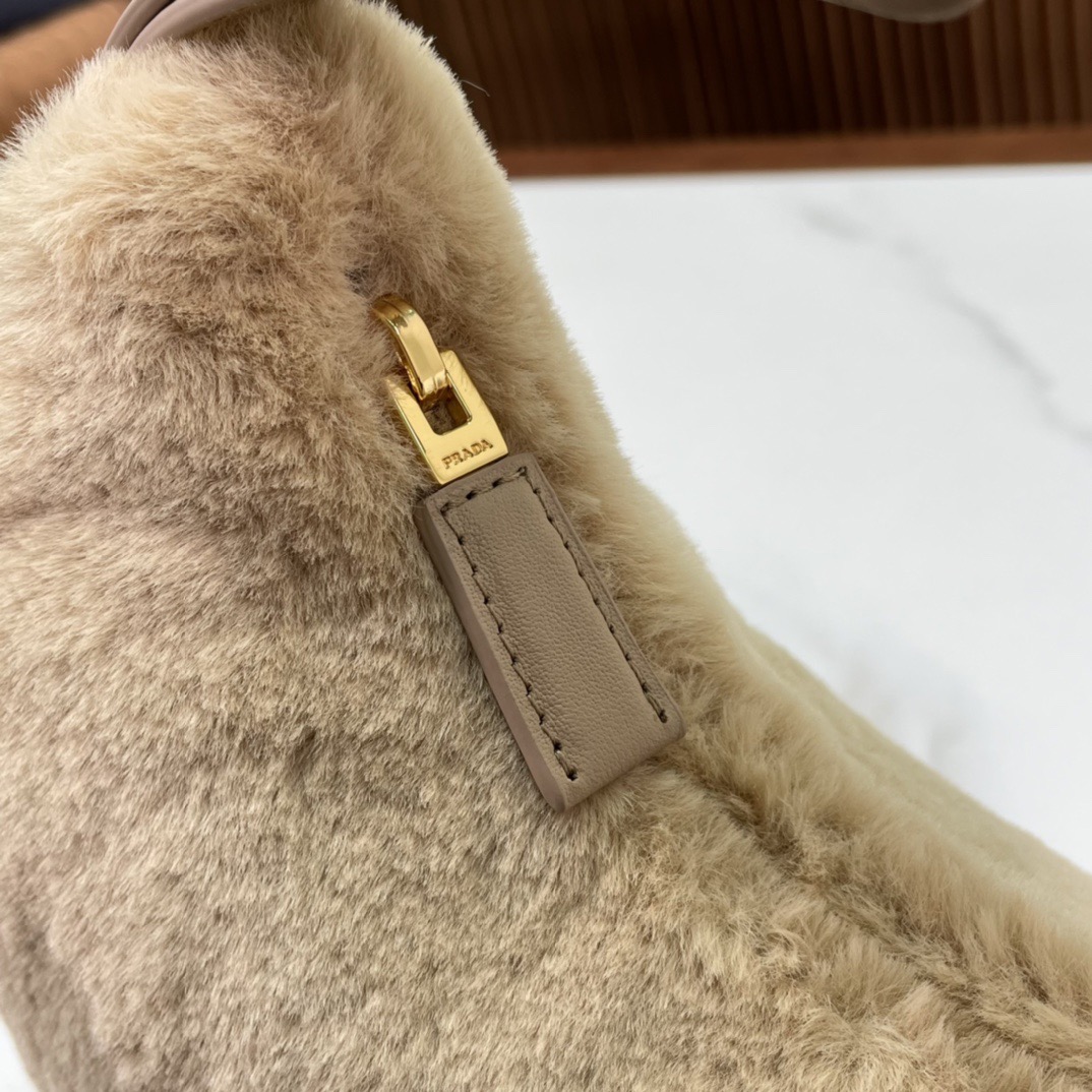 P*rada Bag Top Quality