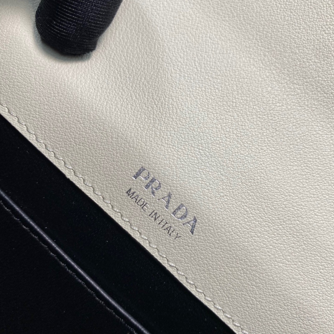 P*rada Bag Top Quality