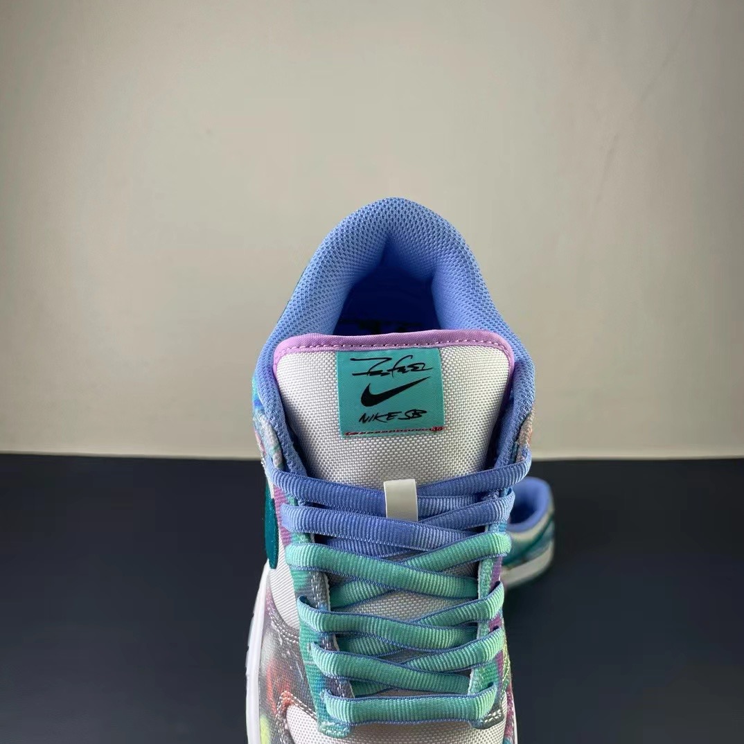 NK SB Dunk Low