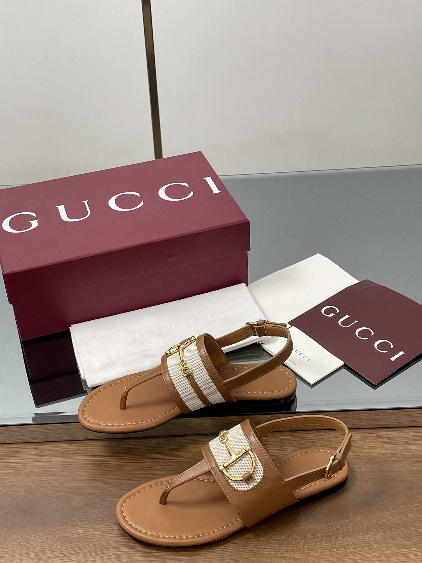 Women G*ucci