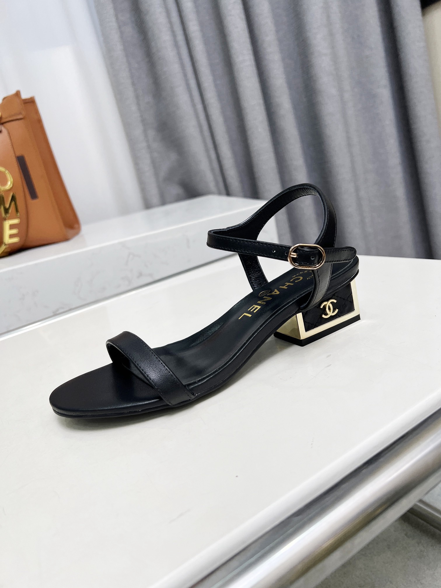 Women Top Quality C*hanel shoes