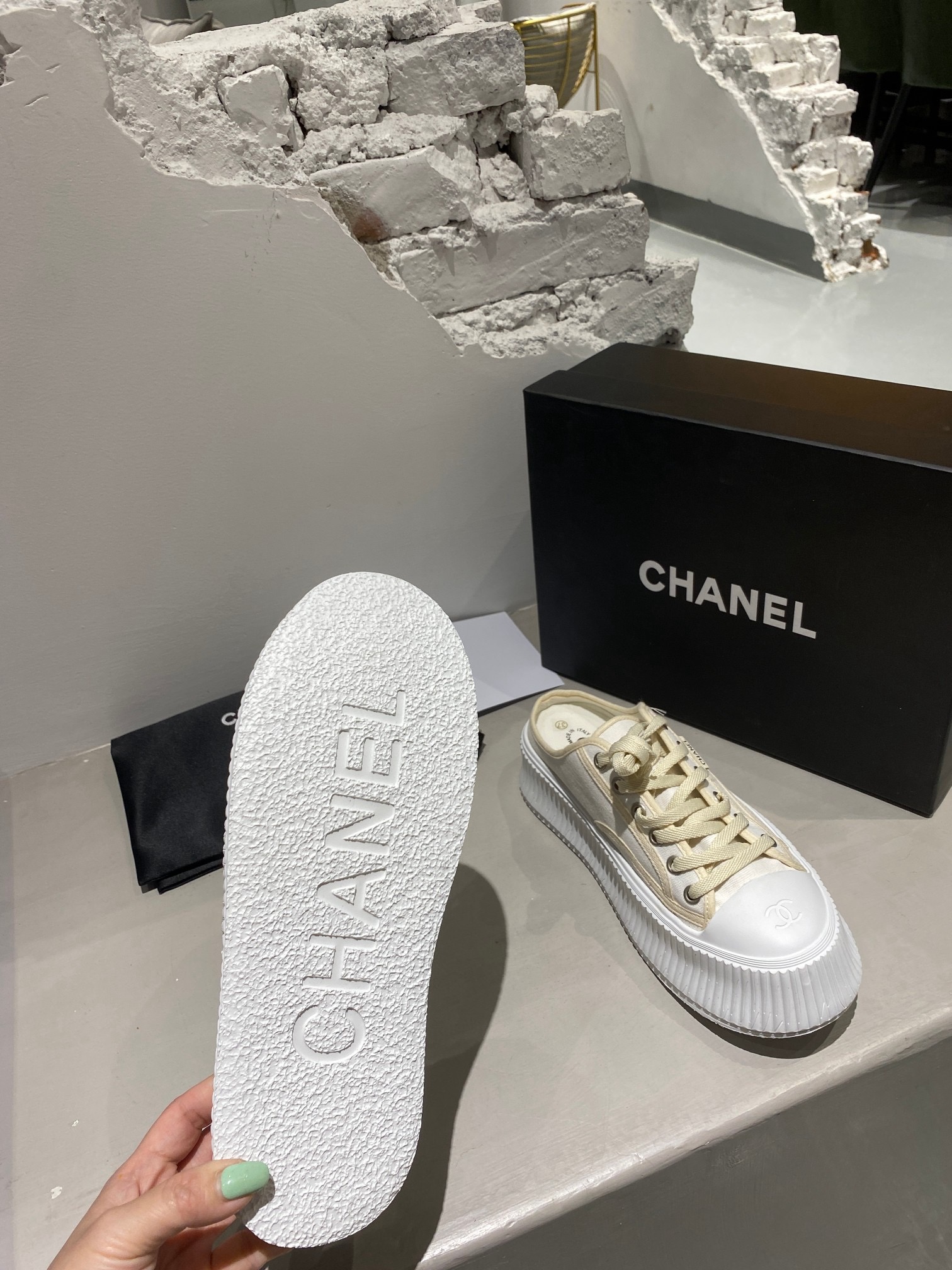 Women Top Quality C*hanel shoes