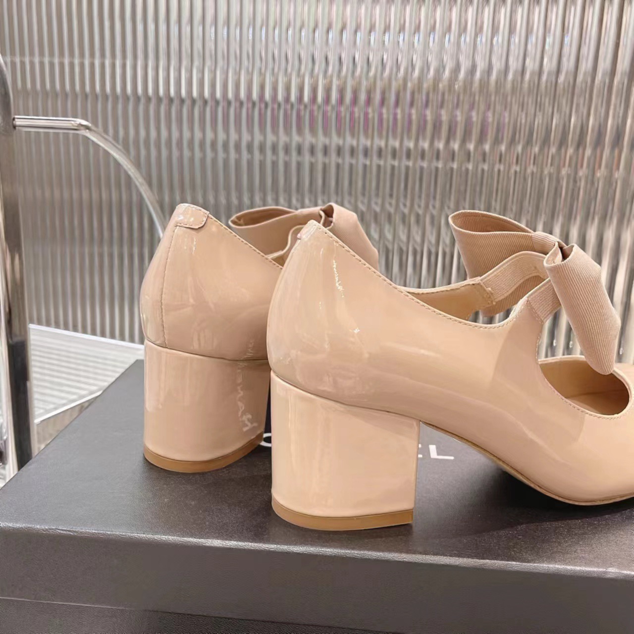 Women Top Quality C*hanel shoes