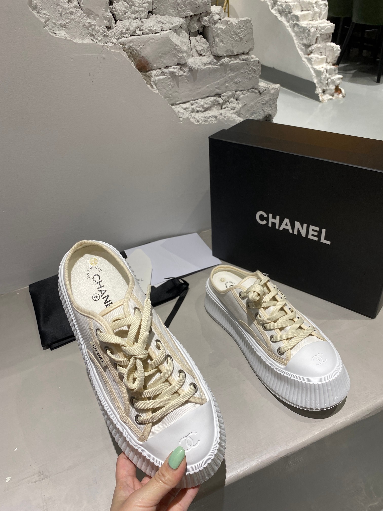 Women Top Quality C*hanel shoes