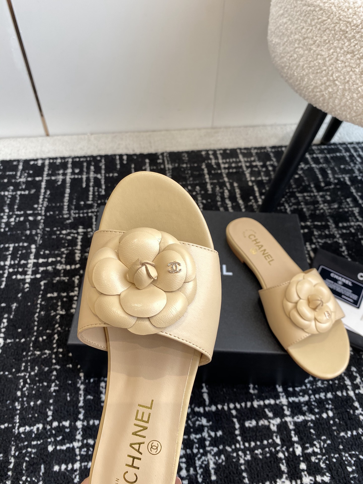 Women Top Quality C*hanel shoes