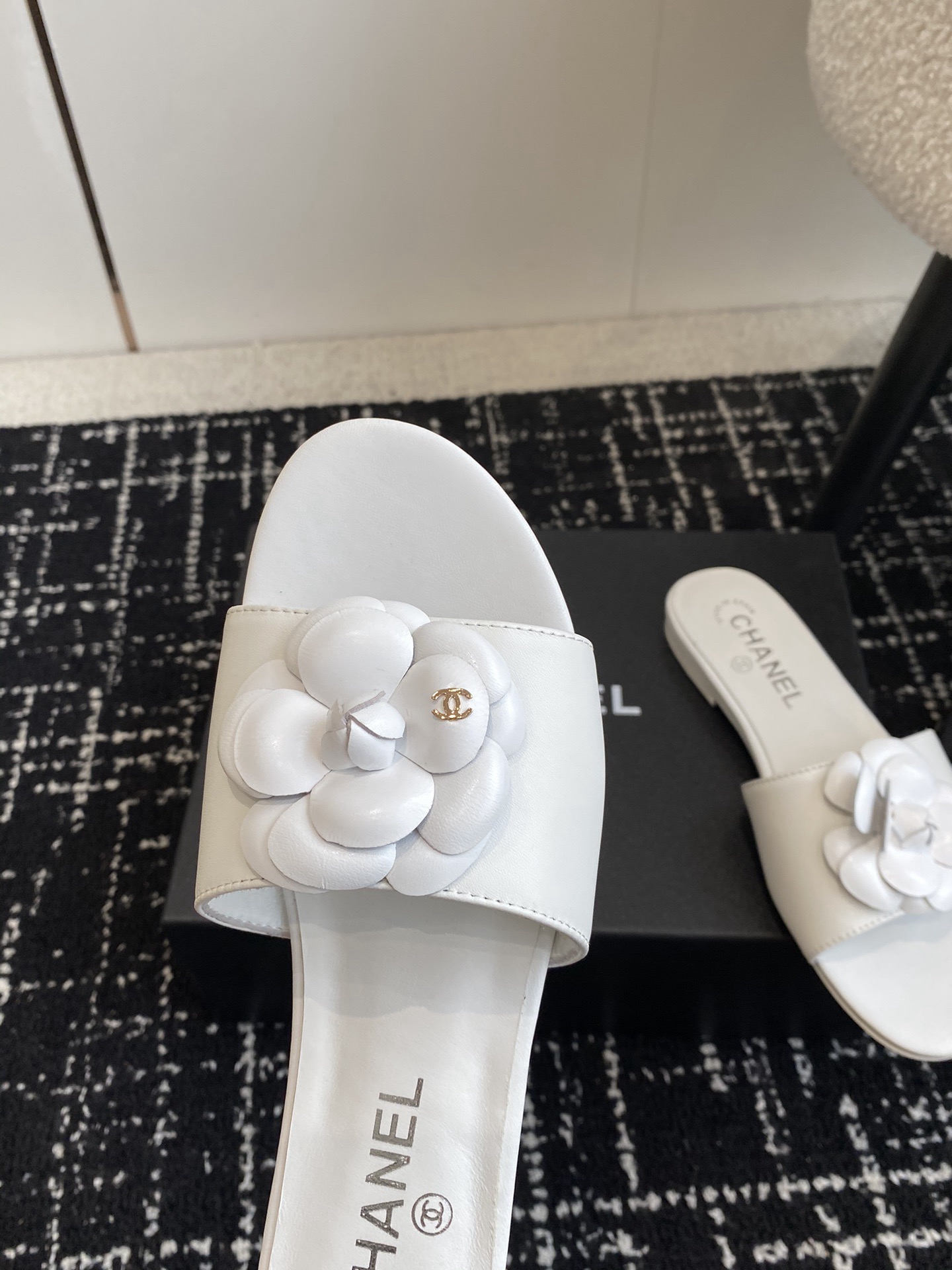 Women Top Quality C*hanel shoes