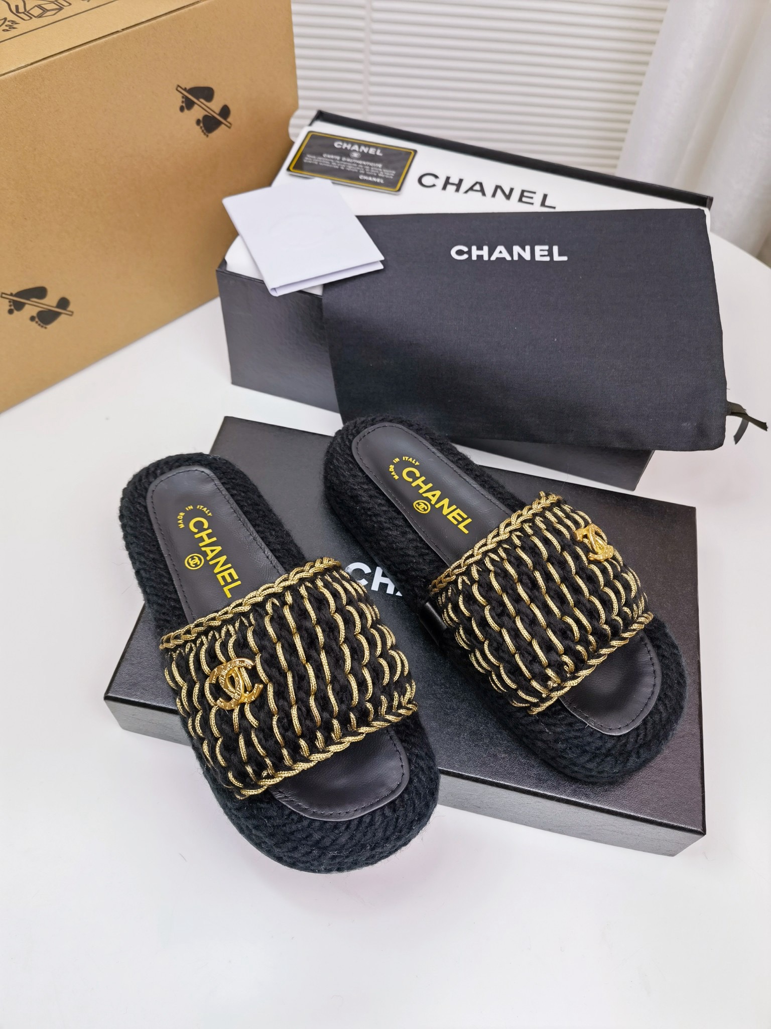 Women Top Quality C*hanel shoes