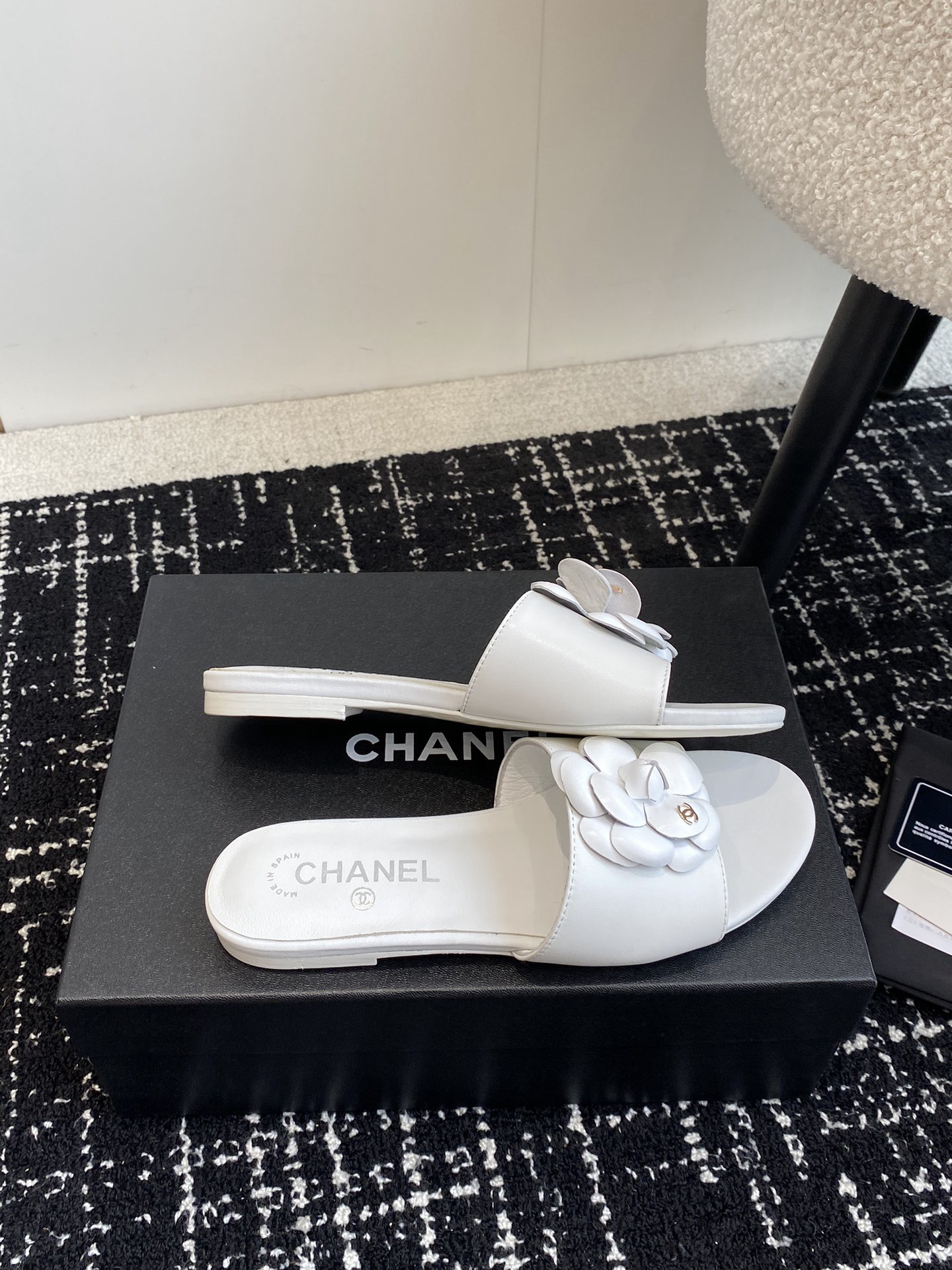 Women Top Quality C*hanel shoes