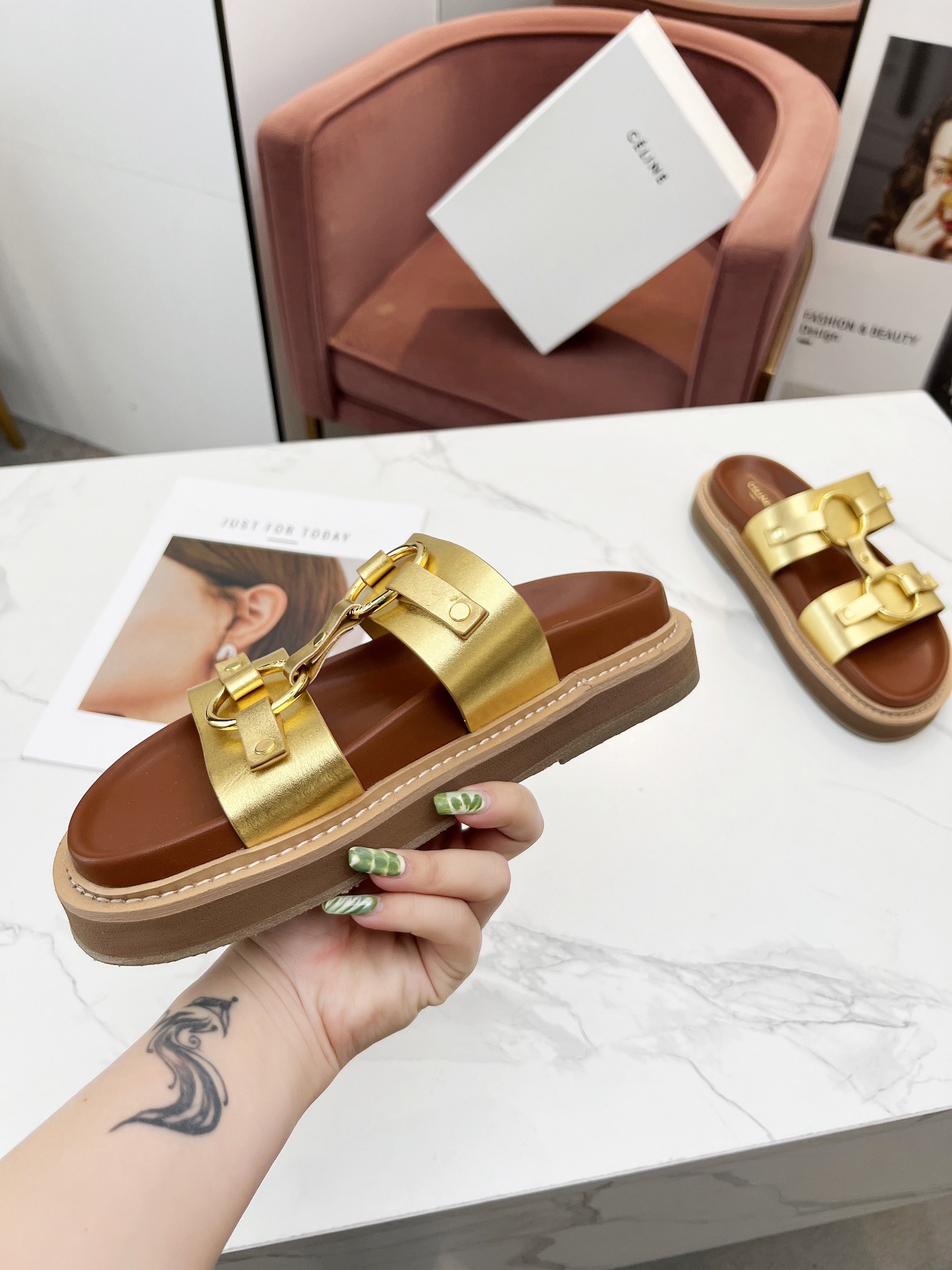 Women Top Quality C*eline shoes