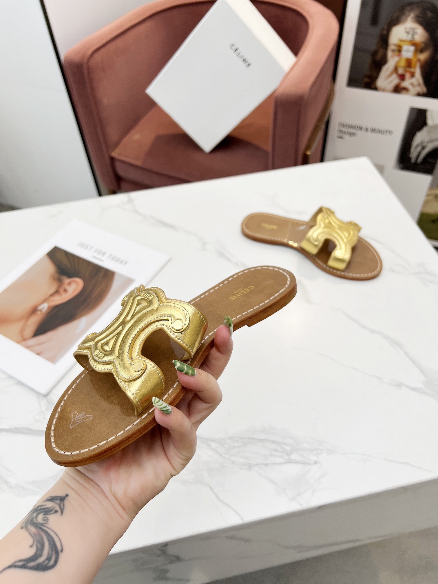 Women Top Quality C*eline shoes