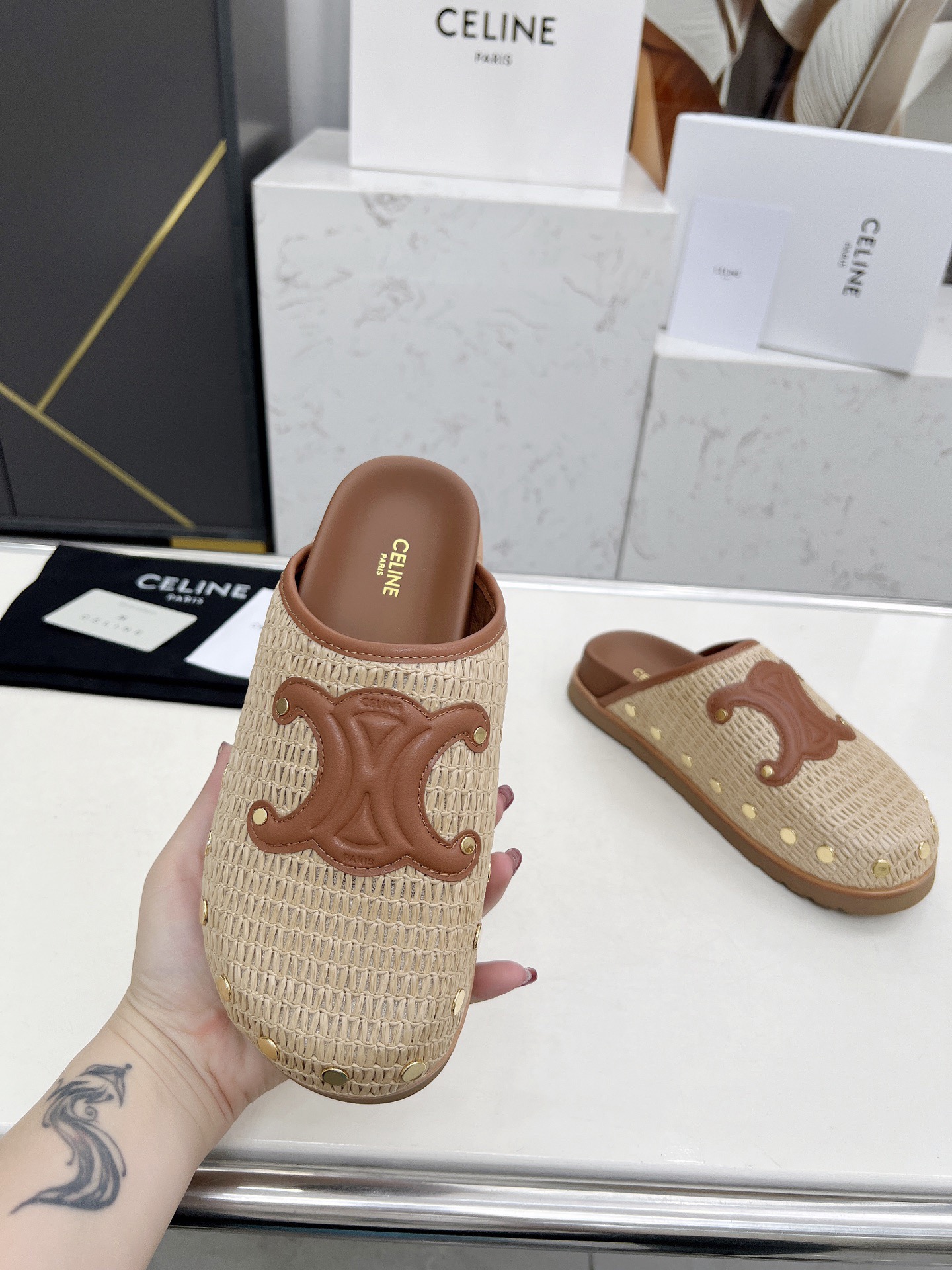Women Top Quality C*eline shoes