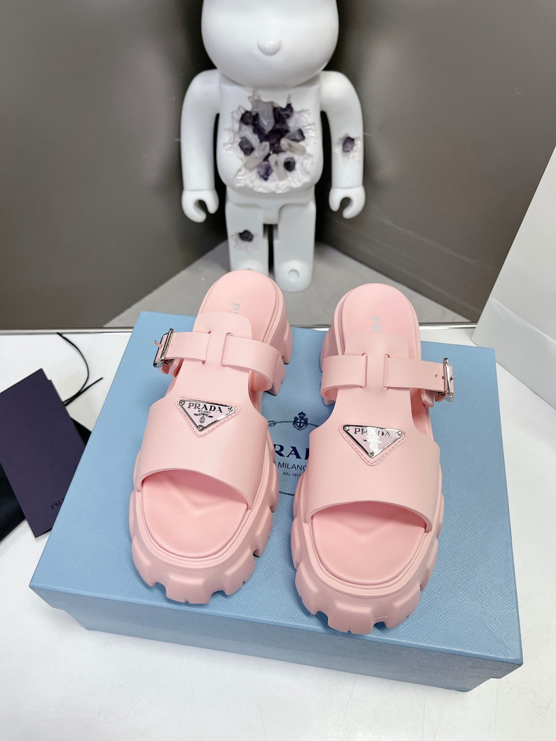 Women Top Quality P*rada shoes