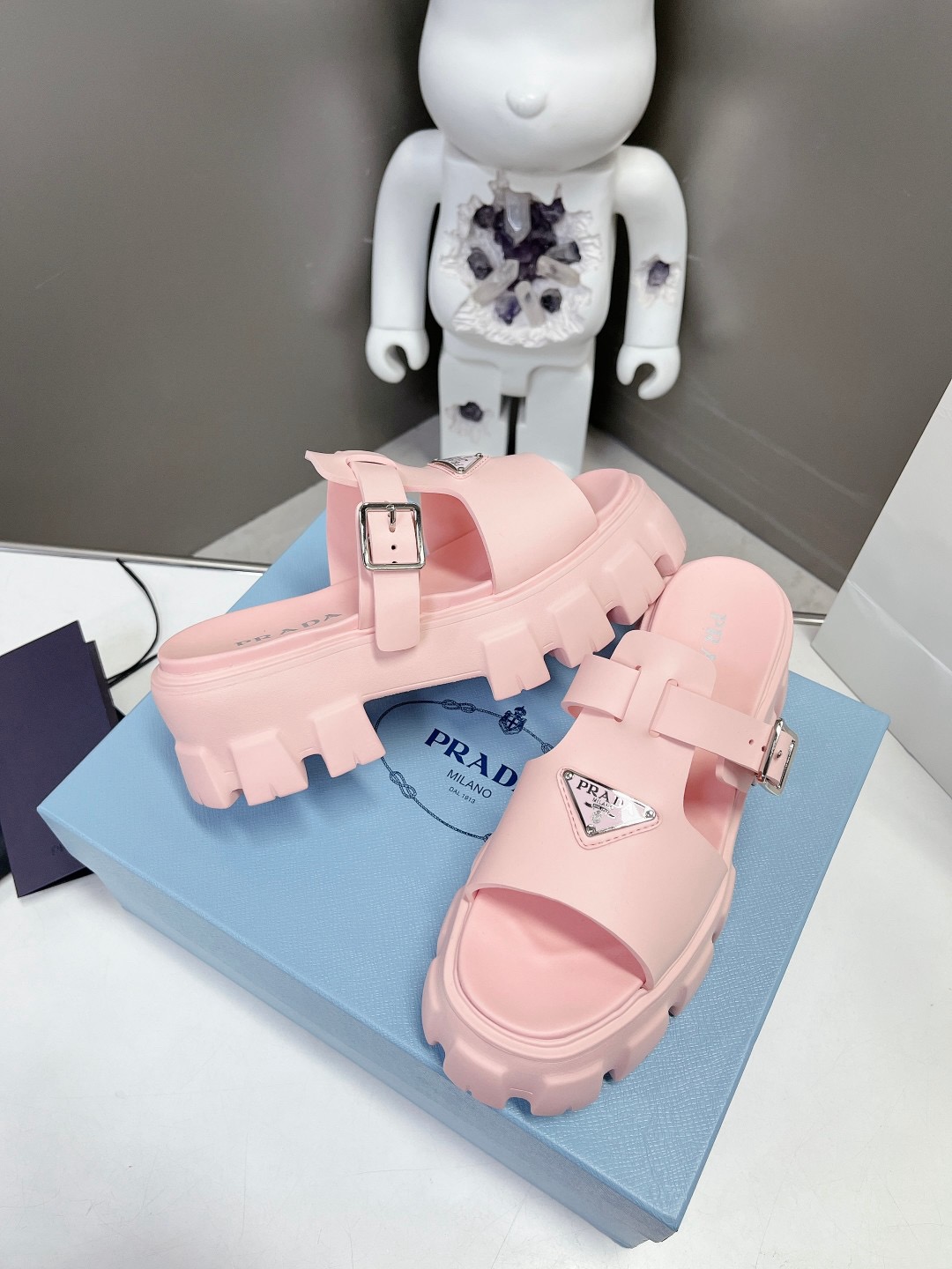 Women Top Quality P*rada shoes
