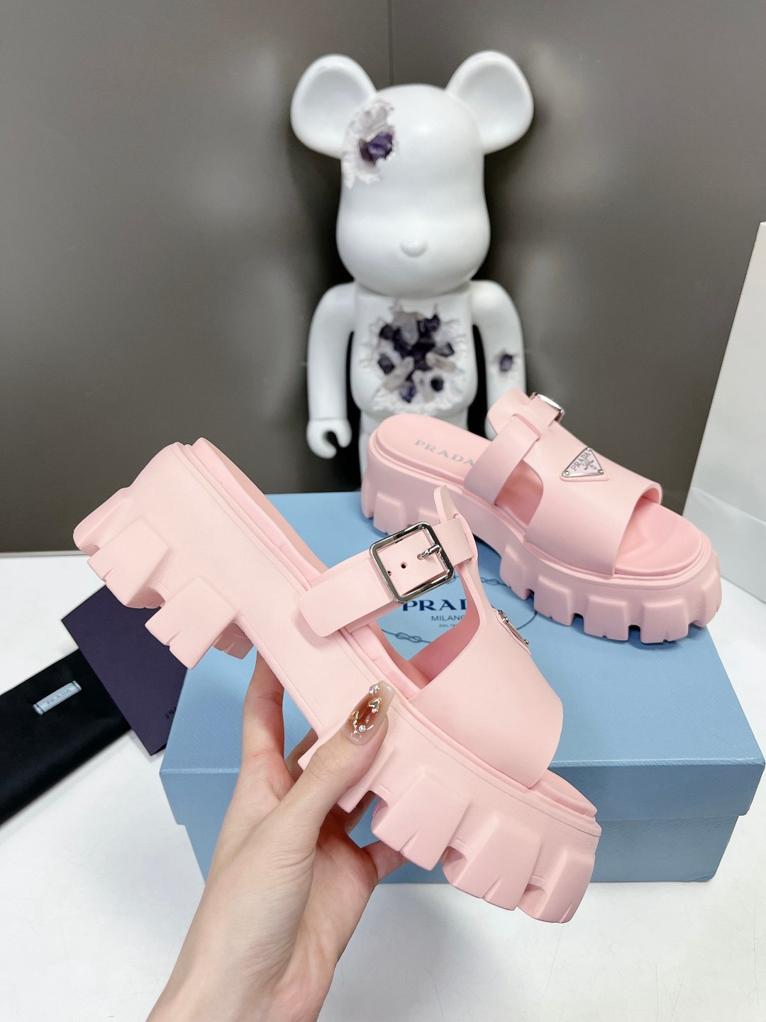 Women Top Quality P*rada shoes