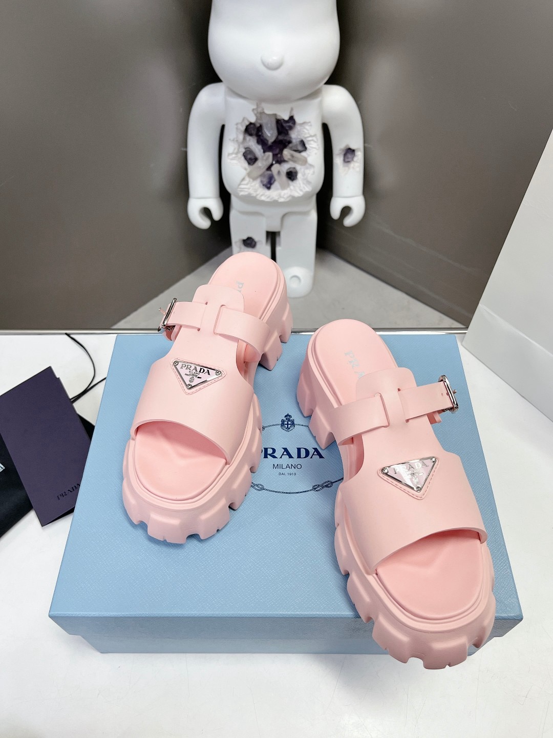 Women Top Quality P*rada shoes