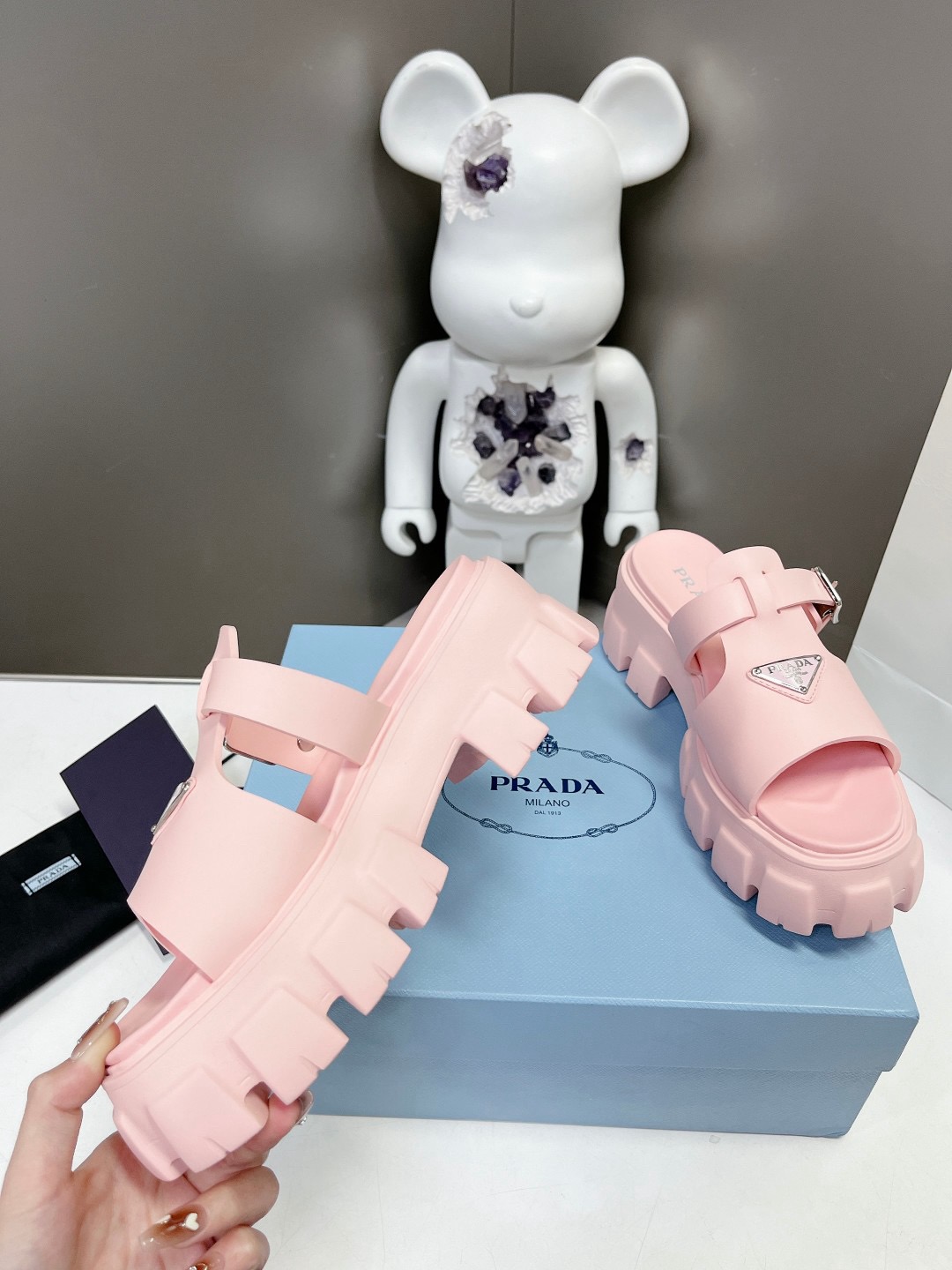 Women Top Quality P*rada shoes