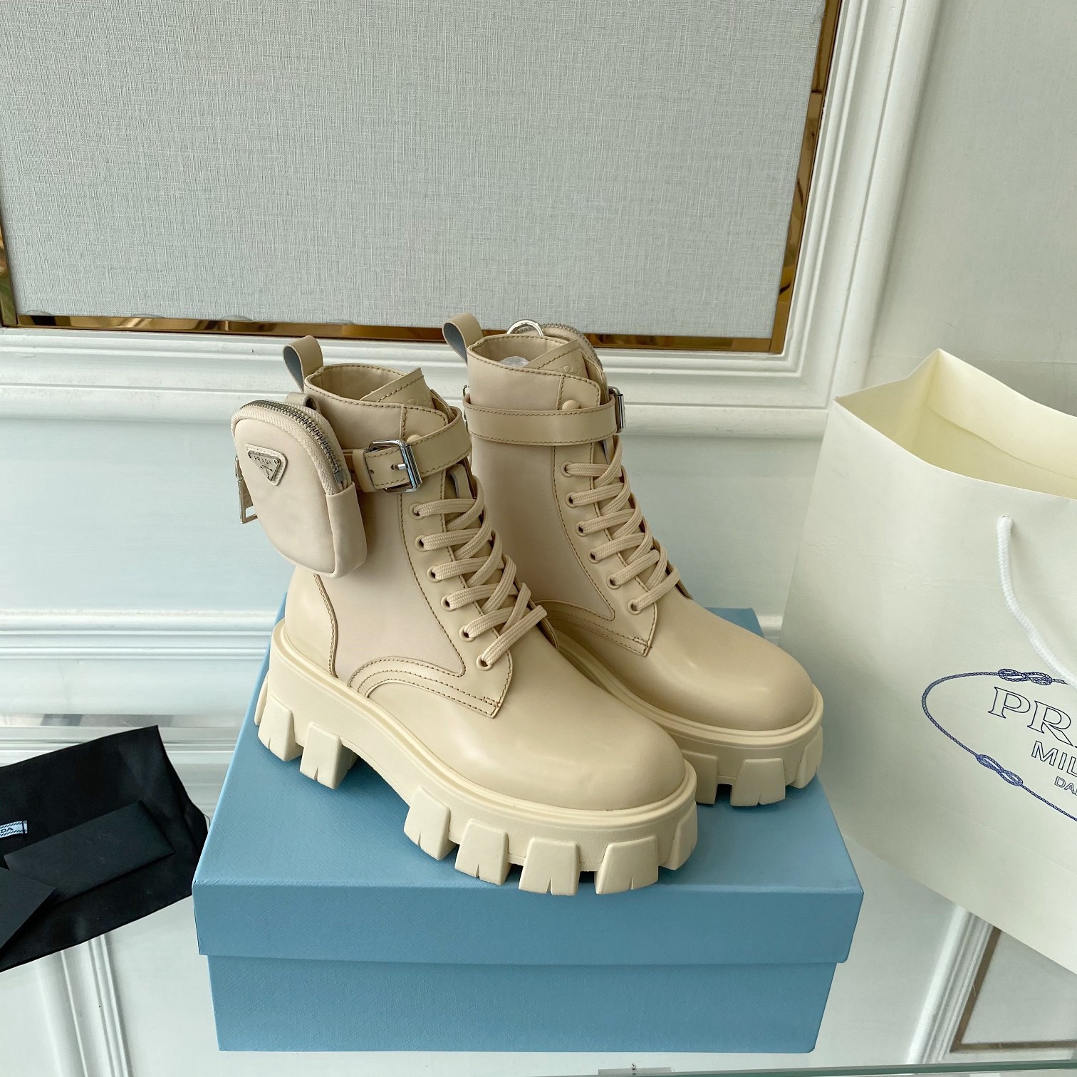 Women Top Quality P*rada shoes