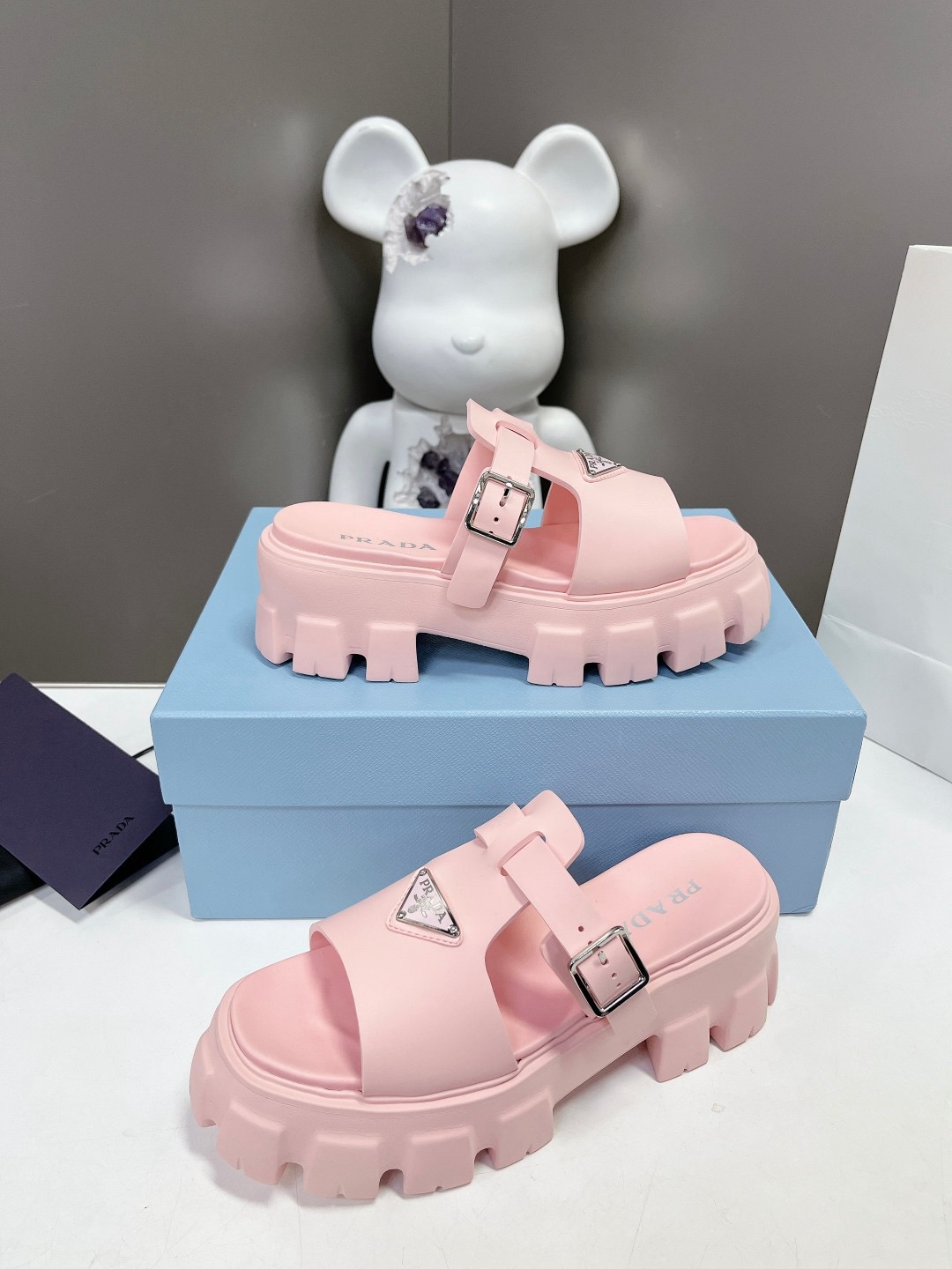 Women Top Quality P*rada shoes