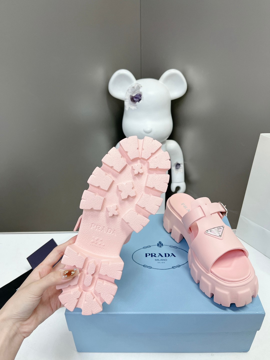 Women Top Quality P*rada shoes