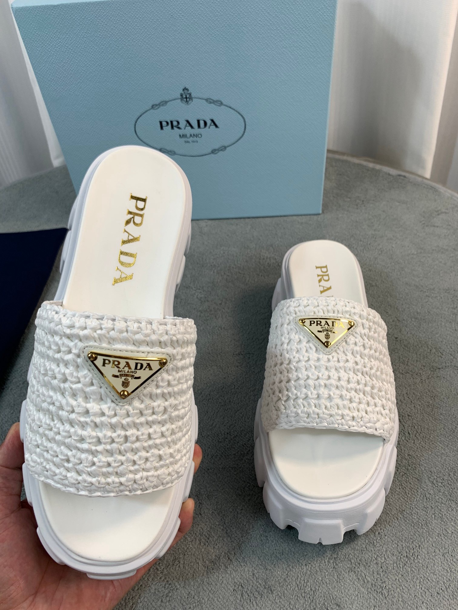 Women Top Quality P*rada shoes