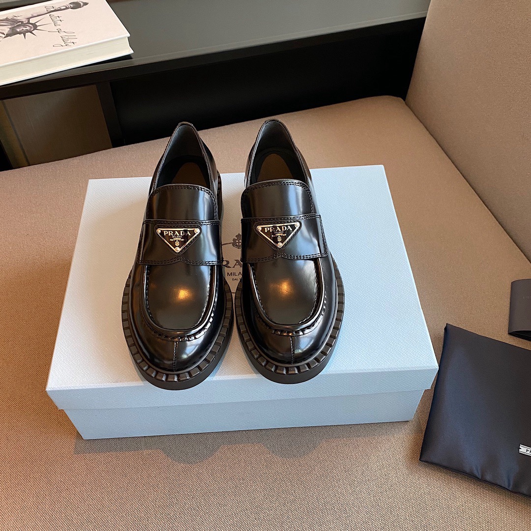 Women Top Quality P*rada shoes
