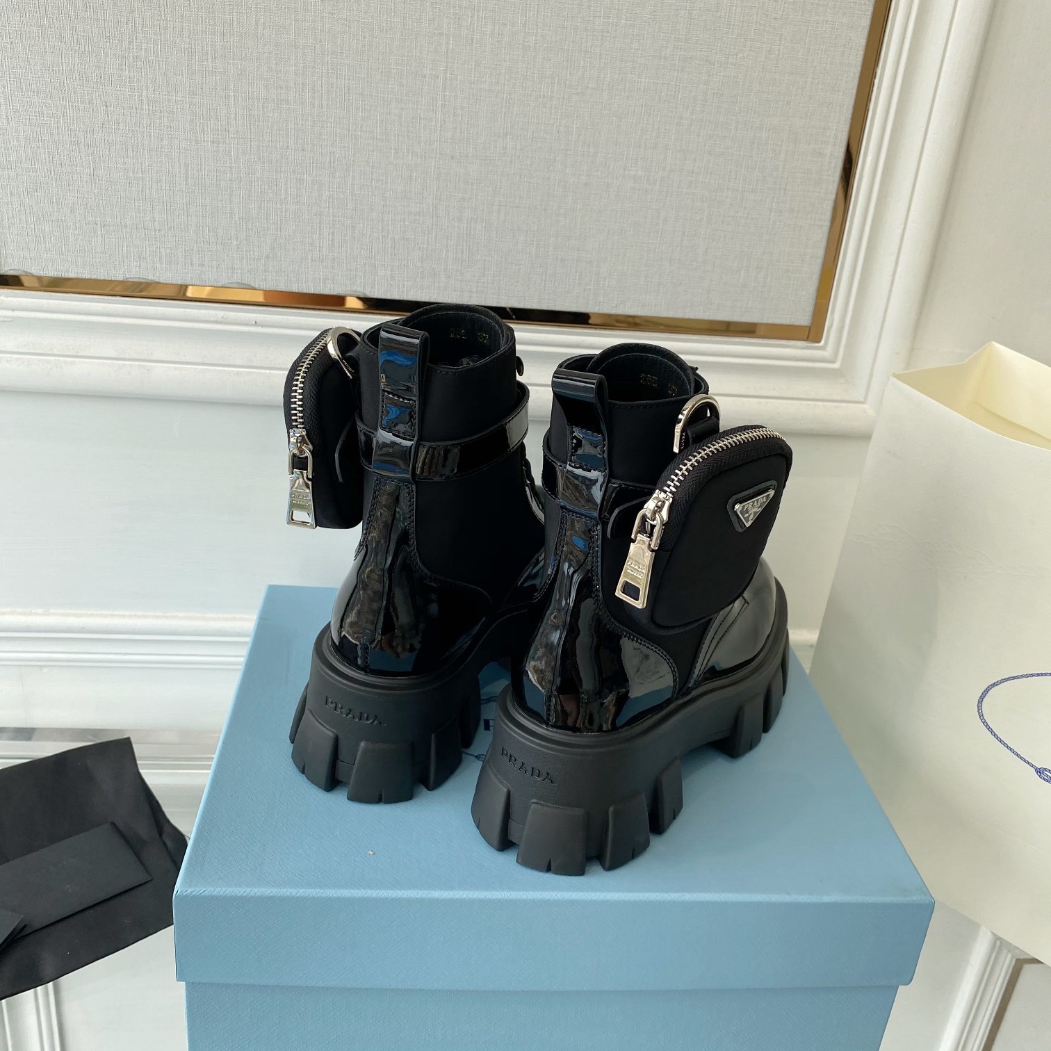 Women Top Quality P*rada shoes