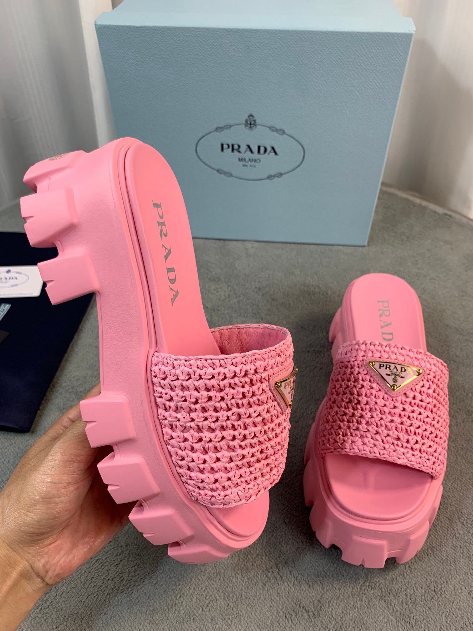 Women Top Quality P*rada shoes