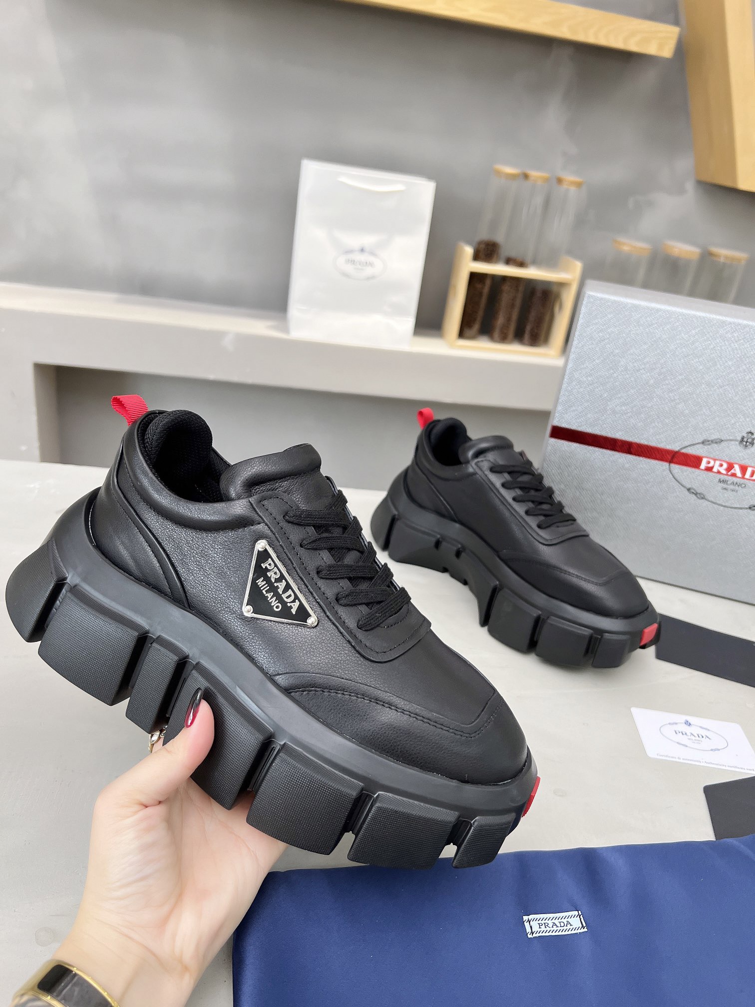 Women Top Quality P*rada shoes