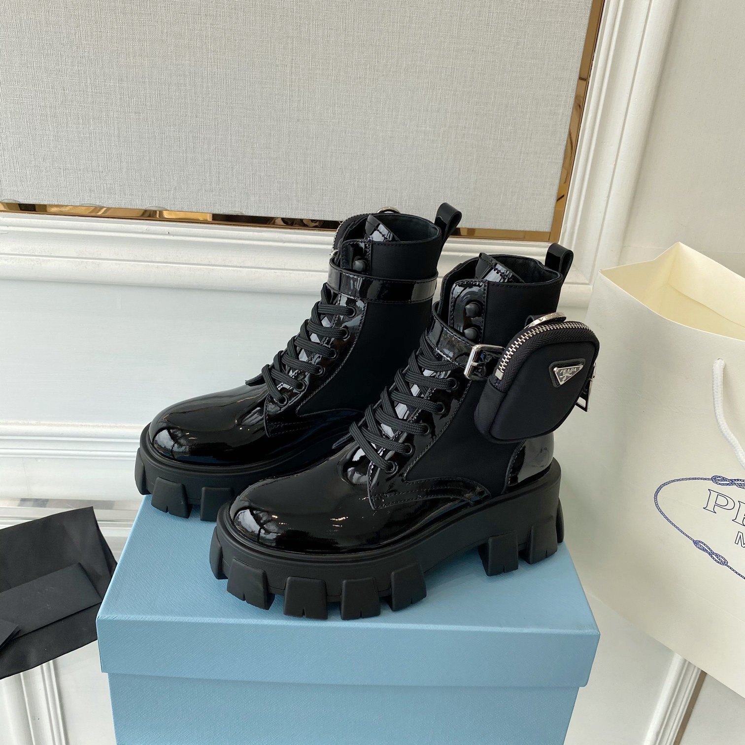 Women Top Quality P*rada shoes