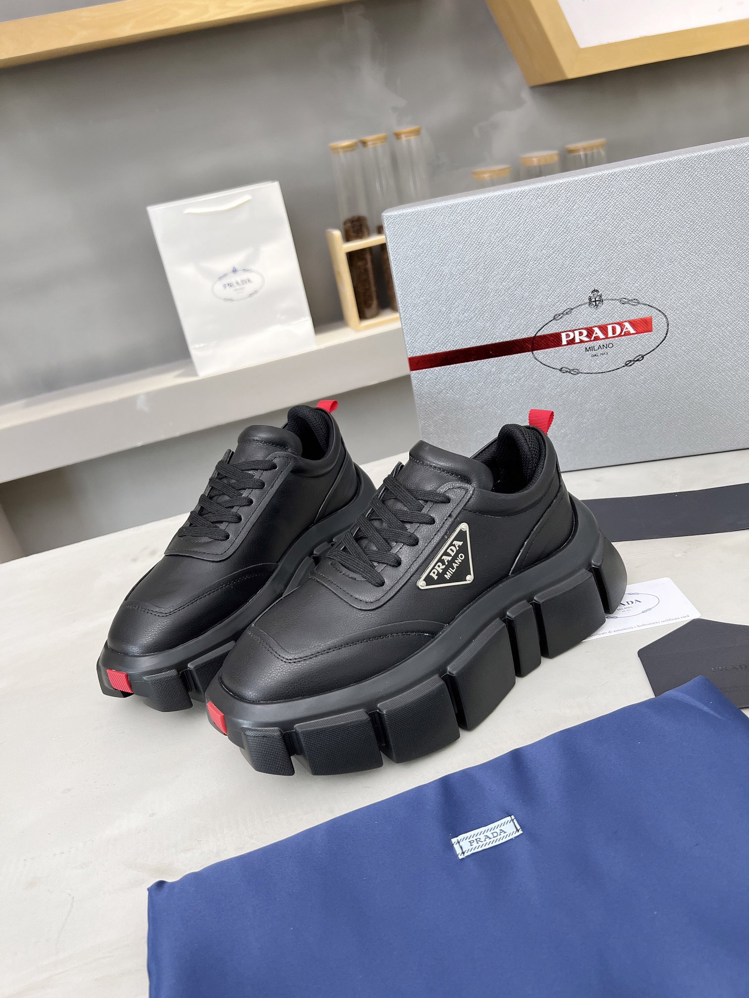 Women Top Quality P*rada shoes