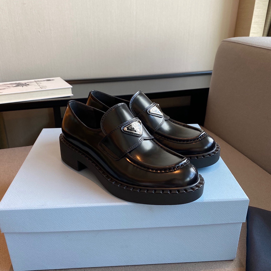 Women Top Quality P*rada shoes