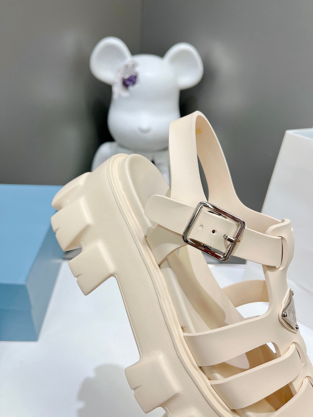 Women Top Quality P*rada shoes