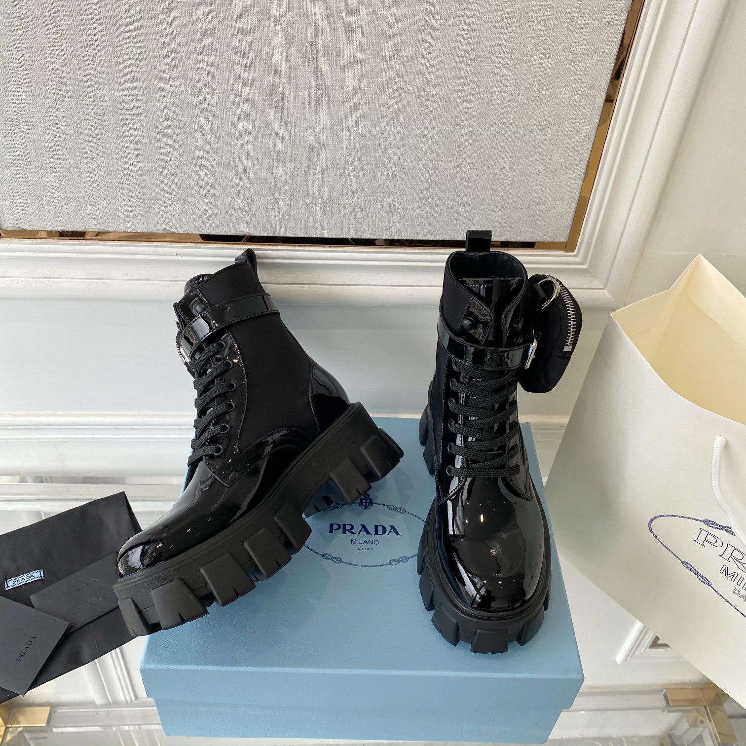 Women Top Quality P*rada shoes