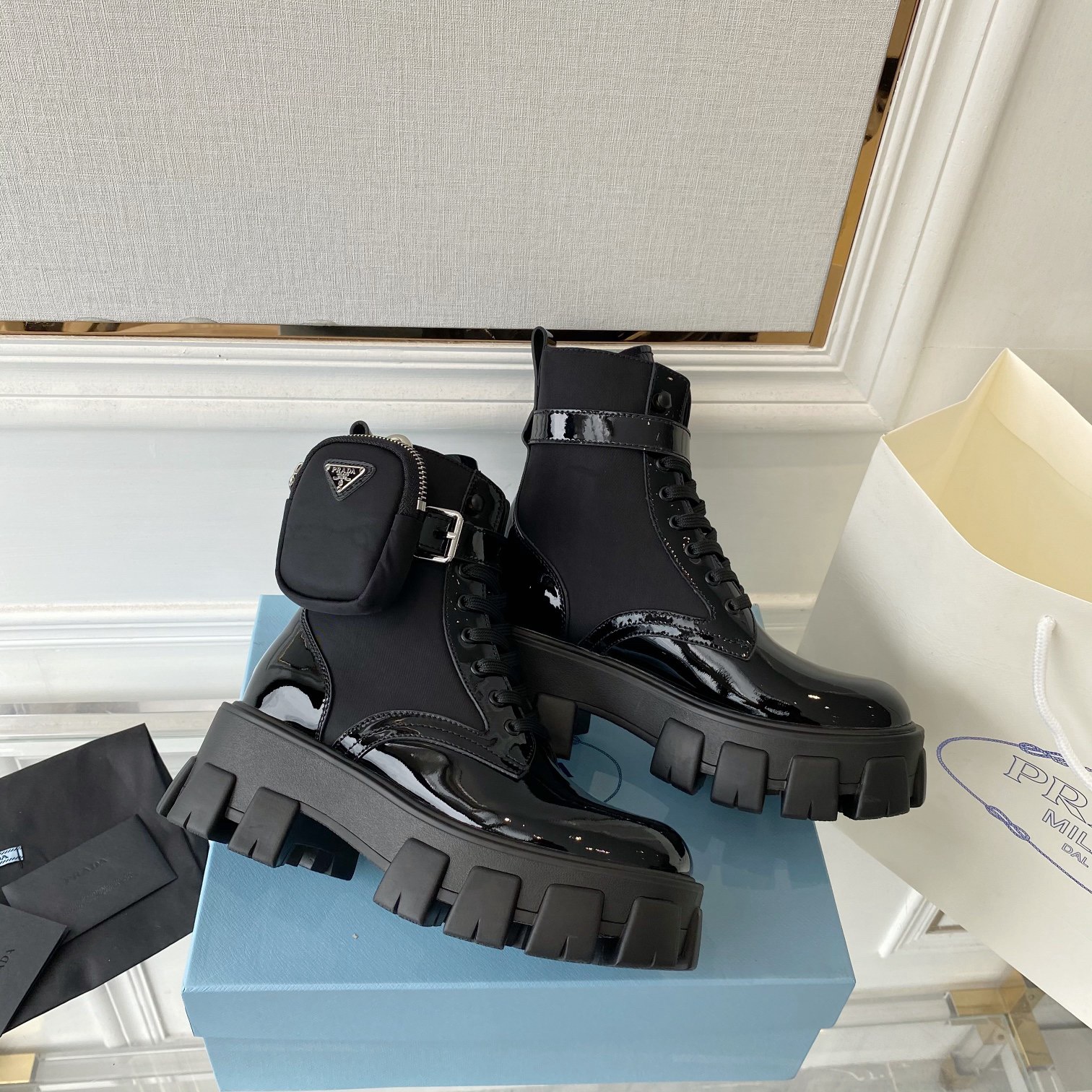Women Top Quality P*rada shoes