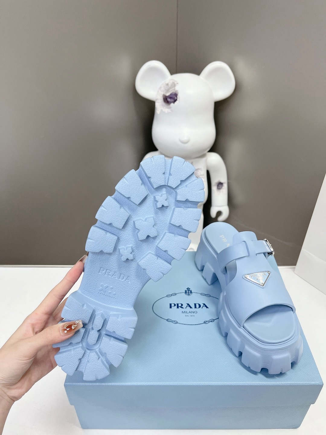 Women Top Quality P*rada shoes