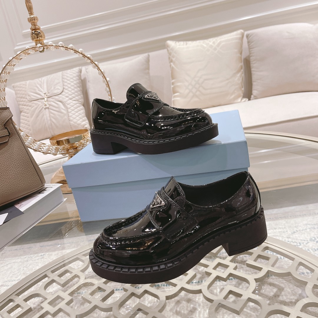 Women Top Quality P*rada shoes